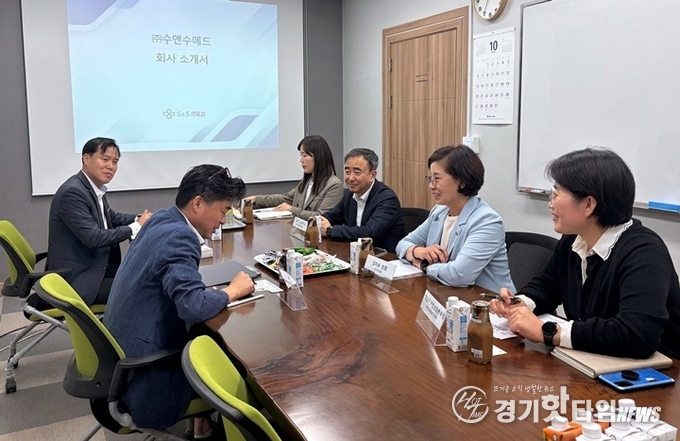 군포시 소재 의료기기 제조업체 (주)수앤수메드 현장 목소리 청취 (사진=경과원)