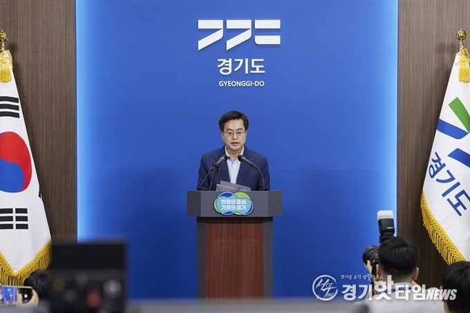 2023년 8월 3일 경기도청 브리핑룸에서 서울~양평 고속도로 사업 관련 입장발표를 하고 있는 김동연 경기도지사 (사진=경기도)