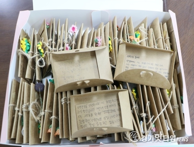 화홍중학교 2학년 학생들이 보낸 감사 편지 (사진=수원남부소방서)