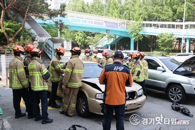 남부119안전센터 현장 활동대원 대상 특별구조훈련 진행 모습 (사진=수원남부소방서)