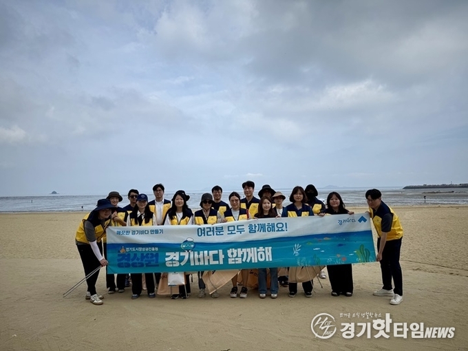 안산시 방아머리 해변 일대 해양환경 보호 사회공헌 활동 모습 (사진=경상원)