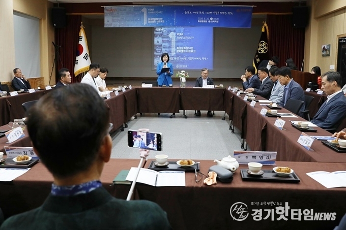 유지선 화성문화원 원장이 인사말을 전하고 있다 (사진=화성문화원)