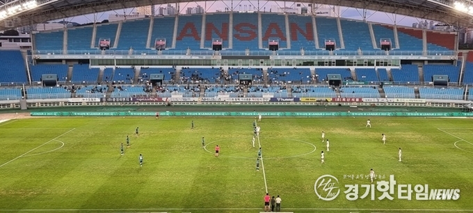 30일 안산 와스타디움에서 펼쳐진 화성FC 대 안산그리너스FC 경기 (사진=김삼영 기자)