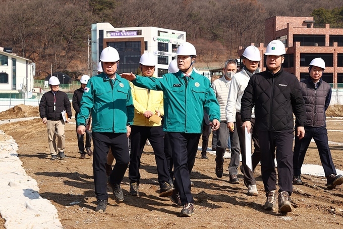 현장을 둘러보고 있는 김성제 시장 (사진=의왕시)