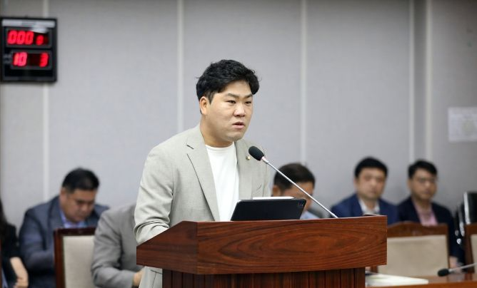 수원특례시의회 이대선 환경안전위원회 부위원장 개정조례안 발의 모습 (사진=수원특례시의회)