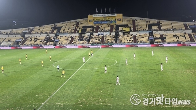 9월 14일 29라운드 전남드래곤즈 전에서 화성FC 가 선공을 취하고 있다 (사진=김삼영 기자)