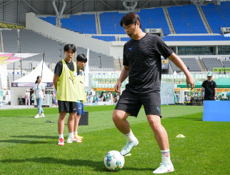 이동국 테크니컬 디렉터 레슨 모습 (사진=용인시 시민프로축구단)