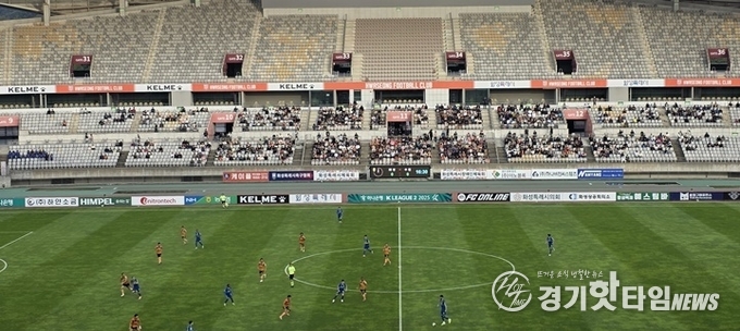 19일 화성종합운동장에서 펼쳐진 화성FC 대 수원삼성 경기 모습 (사진=김삼영 기자)