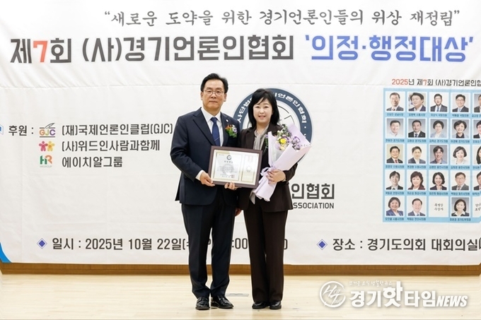 차순임 의원(우)과 박종명 회장 기념촬영 모습 