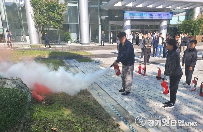 소화기 화재진압 훈련 모습 (사진=경과원)