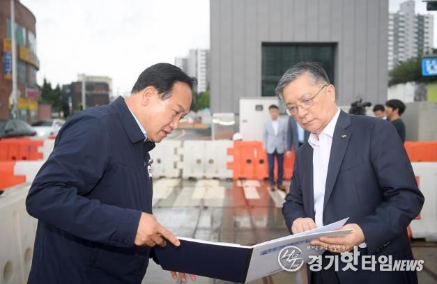 이권재 오산시장이 LH 이한준 사장과 관내 주요 도로현안을 점검하는 모습