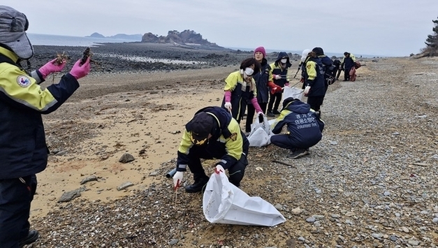 화성 남녀의용소방대, 국화도 해안가 덩어리 기름 방재 활동
