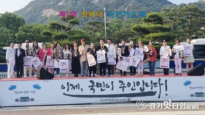 이제은(가수명 엄마) 대상수상자의 소찬희의 티얼스를 열창하는 모습