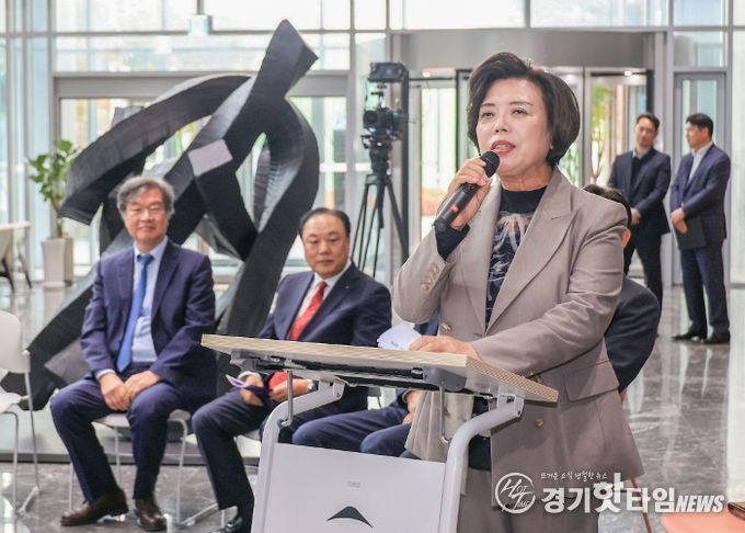 신계용 과천시장, 지정타에 문 연 ‘펜타원 인큐베이팅센터’·복합문화공간 ‘오각’에 축하와 기대 전해