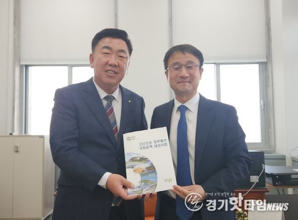 이범석 청주시장, 국비 확보 위해 국회서 막바지 총력. 사진(왼쪽부터 이범석 시장, 한병도 예산결산특별위원회 위원장)