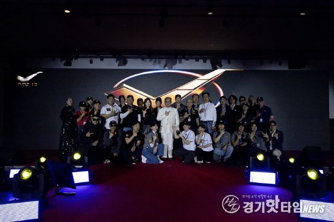 앤디박 의장과 주최인 그랜디엔터테인먼트외 전 스텝진 사진촬영