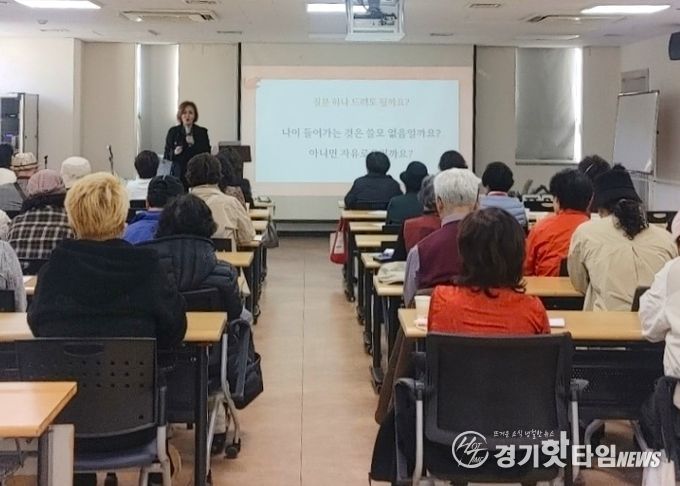 광명시 하안1동 주민자치회는 지난 5일 하안1동 행정복지센터에서 지역 주민 80여 명이 참석한 가운데 하반기 ‘힐링 인문학 특강’을 개최했다.