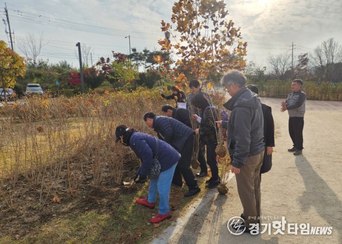 구리시 수택3동 주민자치회, 장자호수공원에 수국 100주 식재