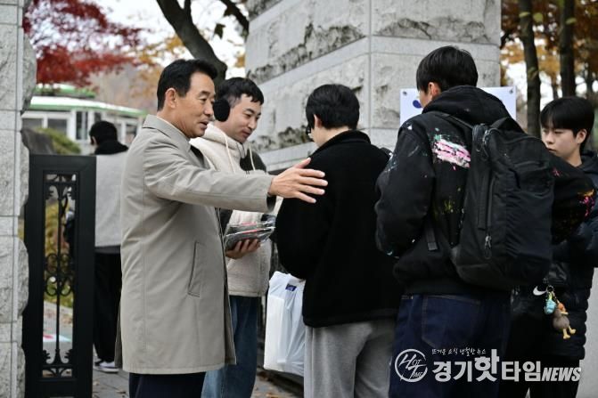 백영현 포천시장, 수험생 응원 위해 동남고 방문해 격려