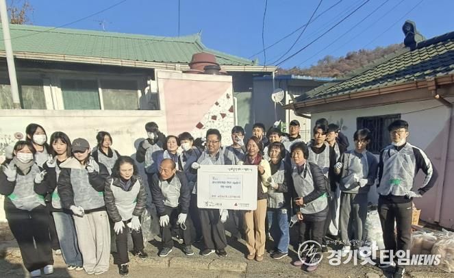 구리시 교문1동, 교문리교회 도르가봉사회로부터 연탄 900장 후원받아