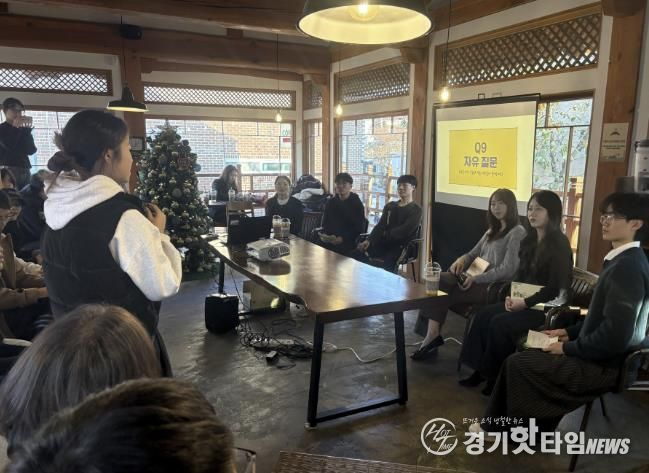 이주배경청소년 선·후배가 교류하는 진로콘서트를 열고 있다.