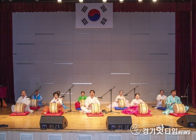 판소리반이 춘향전(농부가)을 공연하고 있다.