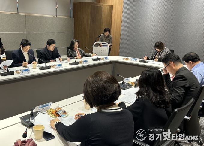 지난 25일 시청 컨퍼런스룸에서 '2025년 아동복지기관협의체 2차 회의'가 진행되고 있다.