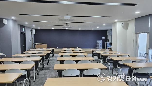 성남시 혁신지원센터 내 회의실 브릿지룸 모습