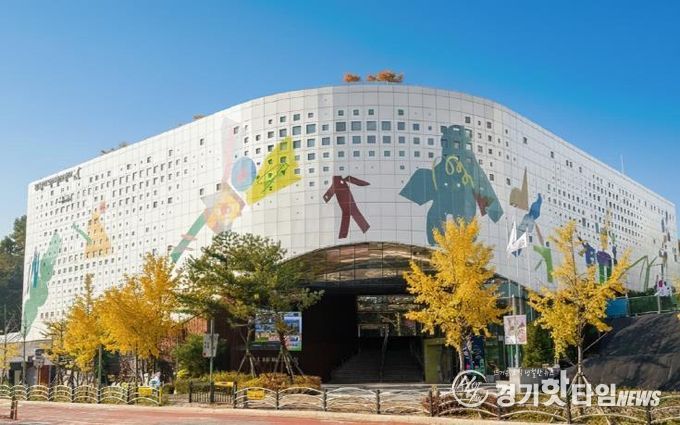 화성시어린이문화센터 전경(미디어 파사드)