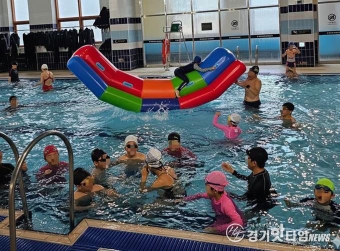 파주시, 스포츠센터 가족 물놀이장 첫 운영 성황… 오는 21일 금촌다목적실내체육관에서 두 번째 운영 예정