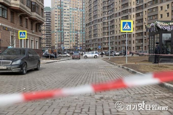 지난달 11일 러시아 모스크바 남동부에서 촬영한 손상된 주거 건물. (사진/신화통신)