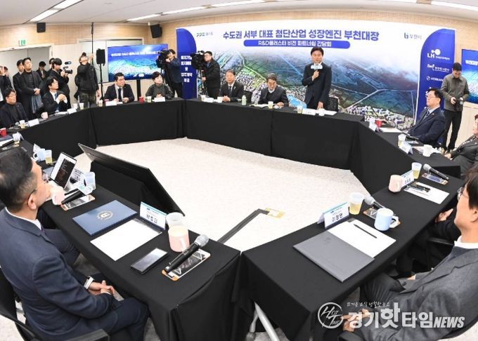 이달 15일 오정구청에서 열린 ‘부천대장 R&D 클러스터 비전 파트너쉽 간담회’에서 조용익 부천시장이 이야기하고 있다.