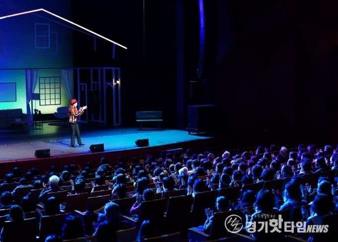 구리문화재단, 연극 <분홍립스틱> 공연 성료