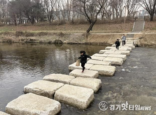 성남시 분당구 구미동 성남물빛공원~무지개마을 잇는 탄천 징검다리