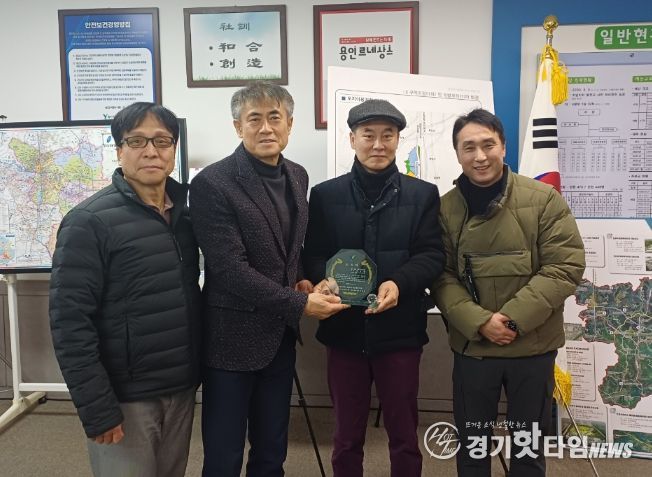 용인도시공사 모현복지회관, 지역 어르신들로부터 감사패 전달 받아