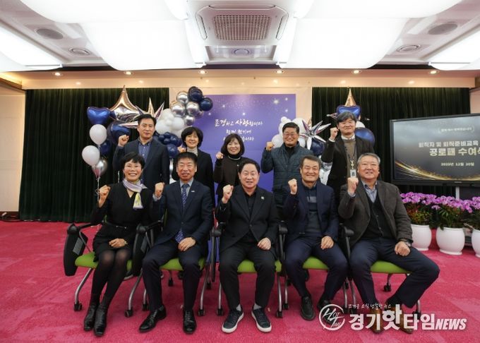 남양주시, 퇴직 공무원 공로패 수여…헌신에 감사, 새로운 시작 응원