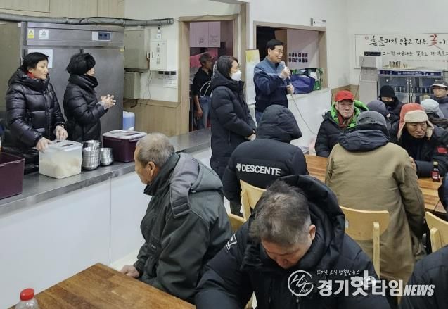 사통팔달협의회, 수원역 노숙인 대상 '사랑의 무료급식' 봉사 펼쳐