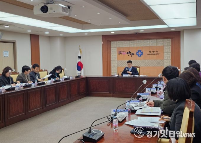 30일 오전 11시 시청 전자회의실에서 이계삼 안양시 부시장이 설 명절 종합대책 회의를 주재하고 있다