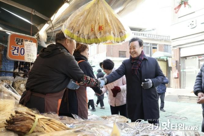 김성제 의왕시장, 설 명절 앞두고 도깨비시장 방문 …전통시장 장보기 행사 실시