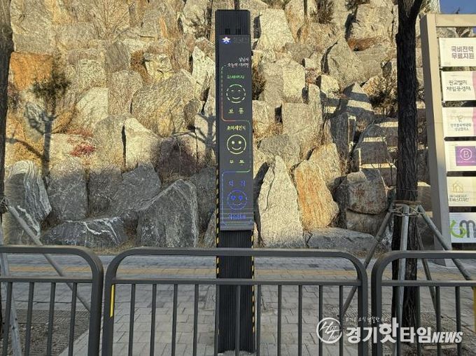 성남시 수정구 신흥2동 보행로 구간에 설치한 '스마트 하수악취 저감시설'