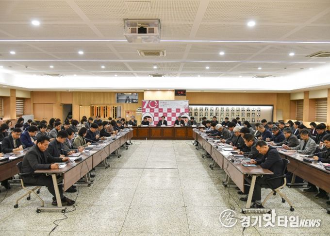 김병수 시장이 23일 확대간부회의를 주재하며 3월 주요 업무 추진계획과 시정 현안을 점검했다.