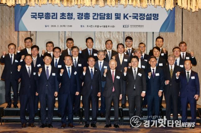 김민석 국무총리가 26일 종로구 포시즌스 호텔에서 열린 한국경영자총협회 오찬 간담회 및 K-국정설명회에서 강연을 하고 있다.