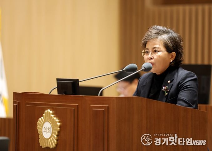 김미경 수원특례시의회 의원이 12일 제399회 임시회 2차 본회의에서 5분 자유발언을 하고 있다.