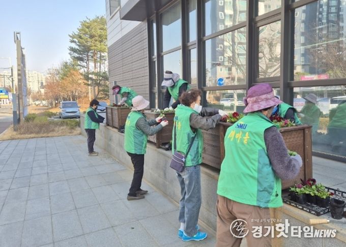 봄기운이 성큼, 비전1동 새봄맞이 봄꽃 심기
