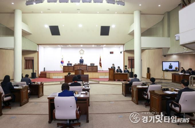 군포시의회는 3월 24 제286회 임시회를 개회, 4월 2일 폐회한다. 사진은 이번 임시회 제1차 본회의 현장.