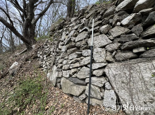 경기도 기념물로 지정된 석성산성 성벽