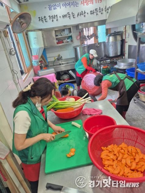 수원시 권선구 평동 새마을지도자부녀회, ‘사랑의 119 음식 음식 나눔’으로 소외 이웃 향한 온기 전달