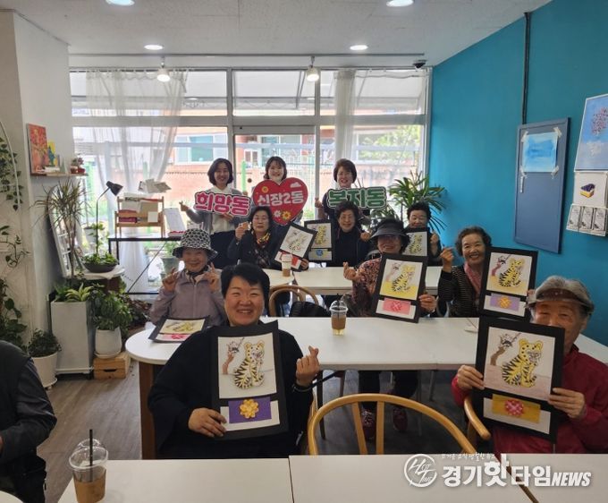 오산시 신장2동, 어르신 정서지원 ‘행복 담은 화실’ 운영…민화로 봄의 정취 나눠